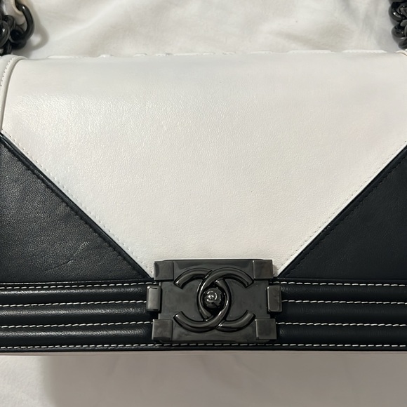 Medium Boy Chanel Bag Bi-Color Smooth Bag - Picture 13 of 16
